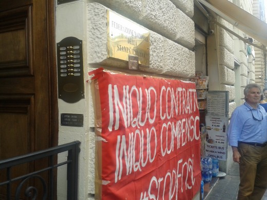 Contratto giornalisti, manifestazione di fronte alla sede della Fnsi. Dura contestazione al segretario Siddi, che reagisce. E anche l’UNCI boccia l’accordo tra Fnsi e Fieg