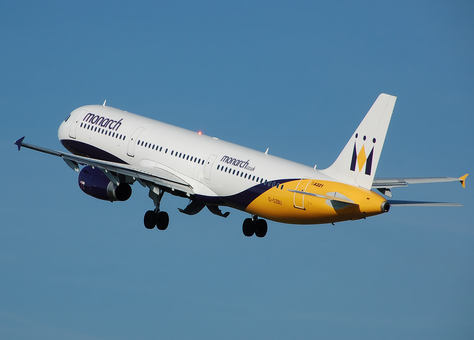 Авиакомпания летающих. Monarch Airlines. Thomas Cook a320. Самолет британских авиалиний Королевский. Jackson Monarch.