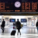 Il tabellone della Stazione di Torino Porta Nuova che informa i viaggiatori dello sciopero