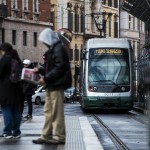 Un tram fermo al capolinea di piazza Venezia a Roma