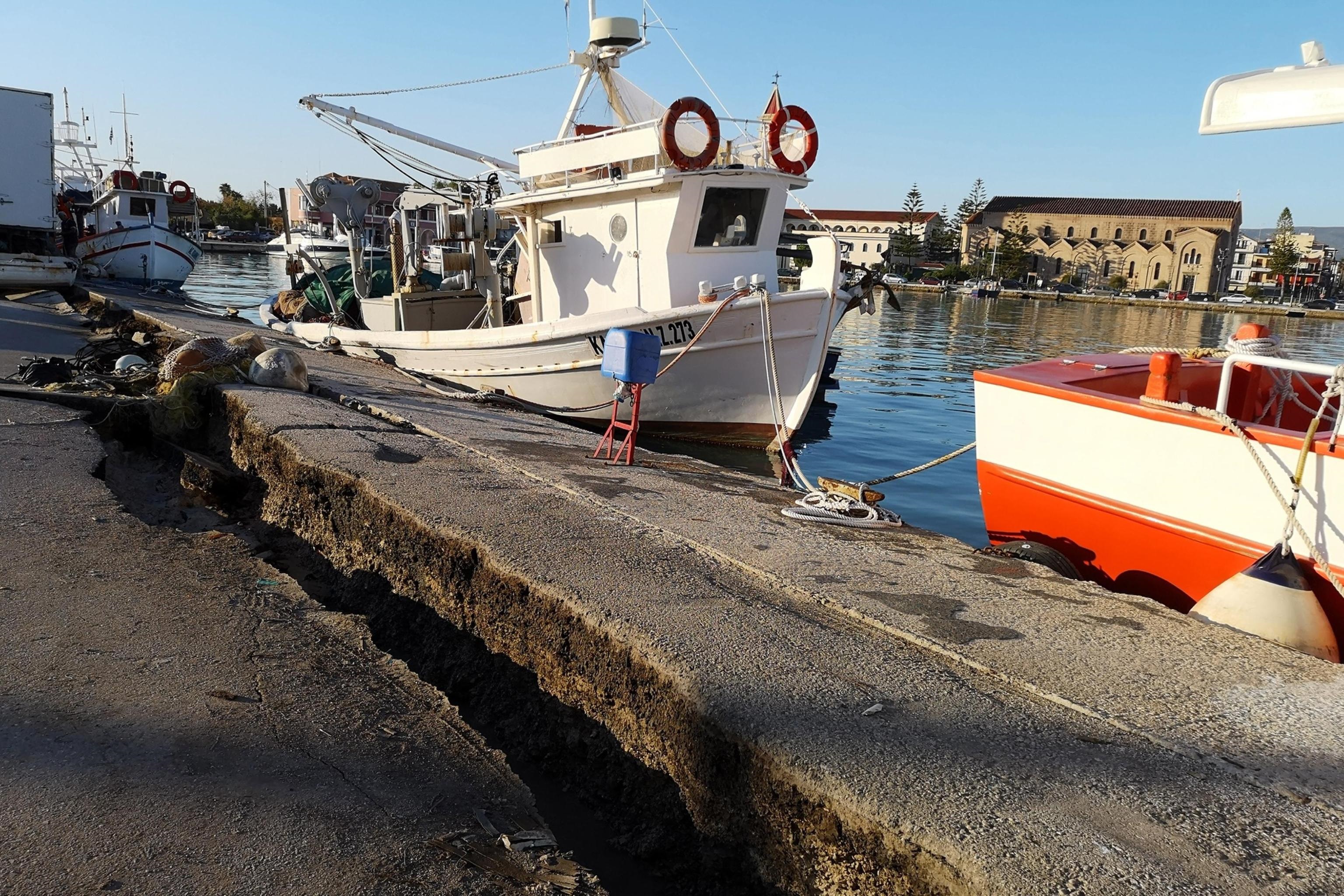 Terremoto di magnitudo 6,8 danneggia il porto di Zante