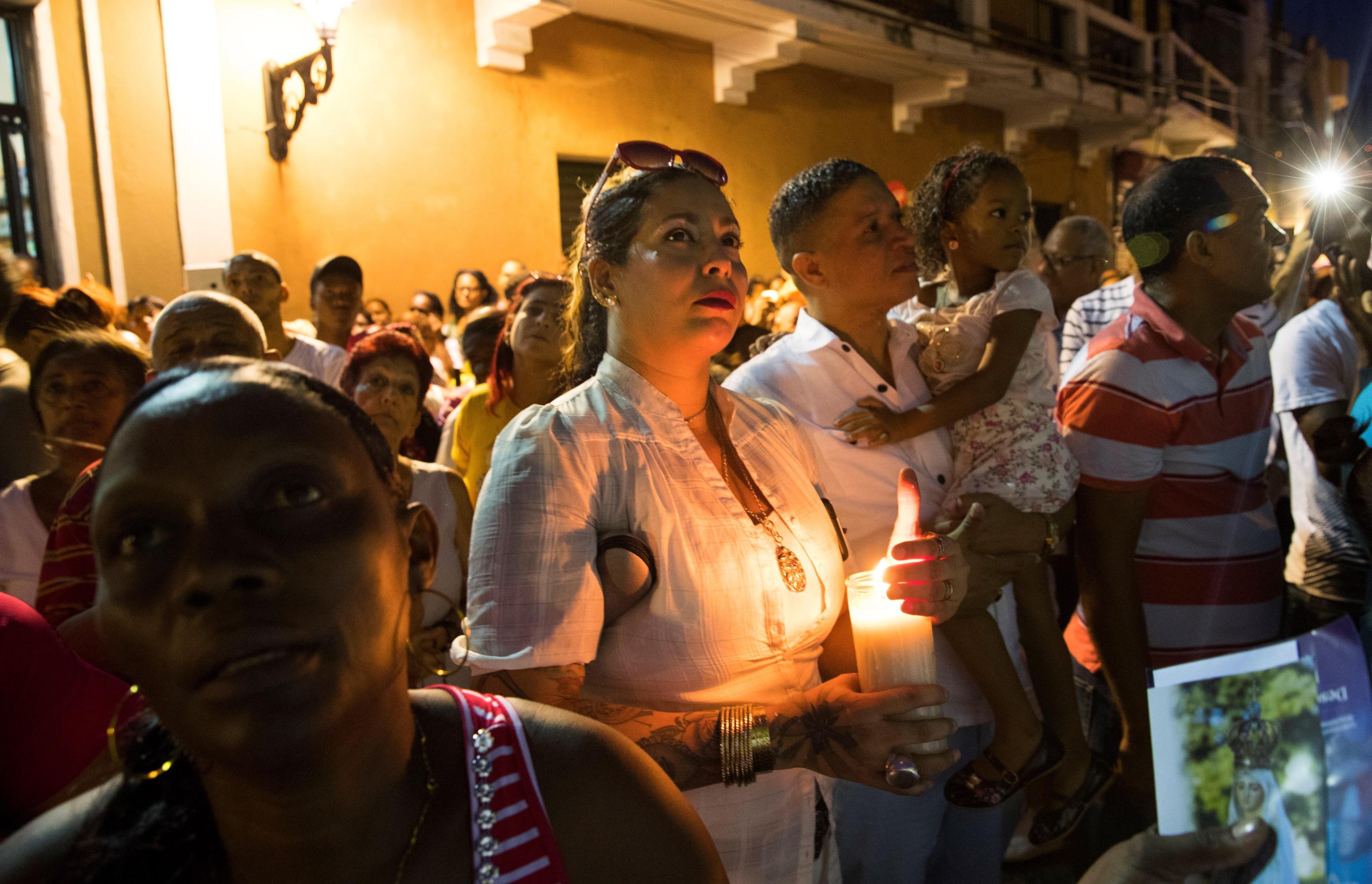 Gli abitanti di Santo Domingo chiudono le celebrazioni in preghiera