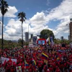 Migliaia di manifestanti, in Venezuela, sfilano per le strade di Caracas per sostenere il governo chavista di Nicolas Maduro Migliaia di manifestanti, in Venezuela, sfilano per le strade di Caracas per sostenere il governo chavista di Nicolas Maduro