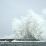 Un'onda generata dal tifone Hagibis. Un nome dato finora a quattro cicloni tropicali nell'Oceano Pacifico. Il termine deriva dal filippino e significa "agilità, rapidità"