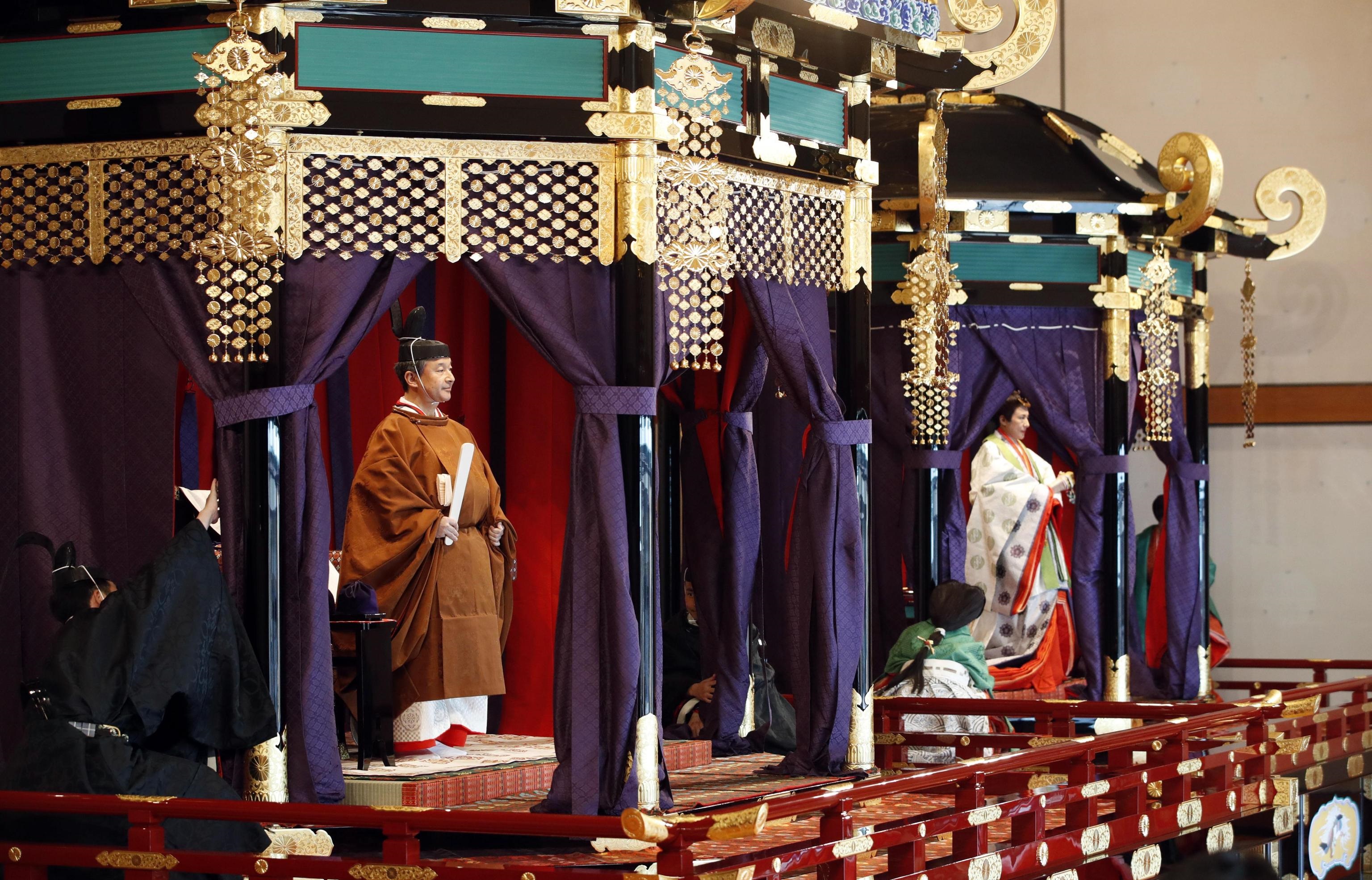 L'imperatore è considerato una sorta di “papa” dello Shintoismo, secondo cui la sua figura ha forti connotazioni religiose