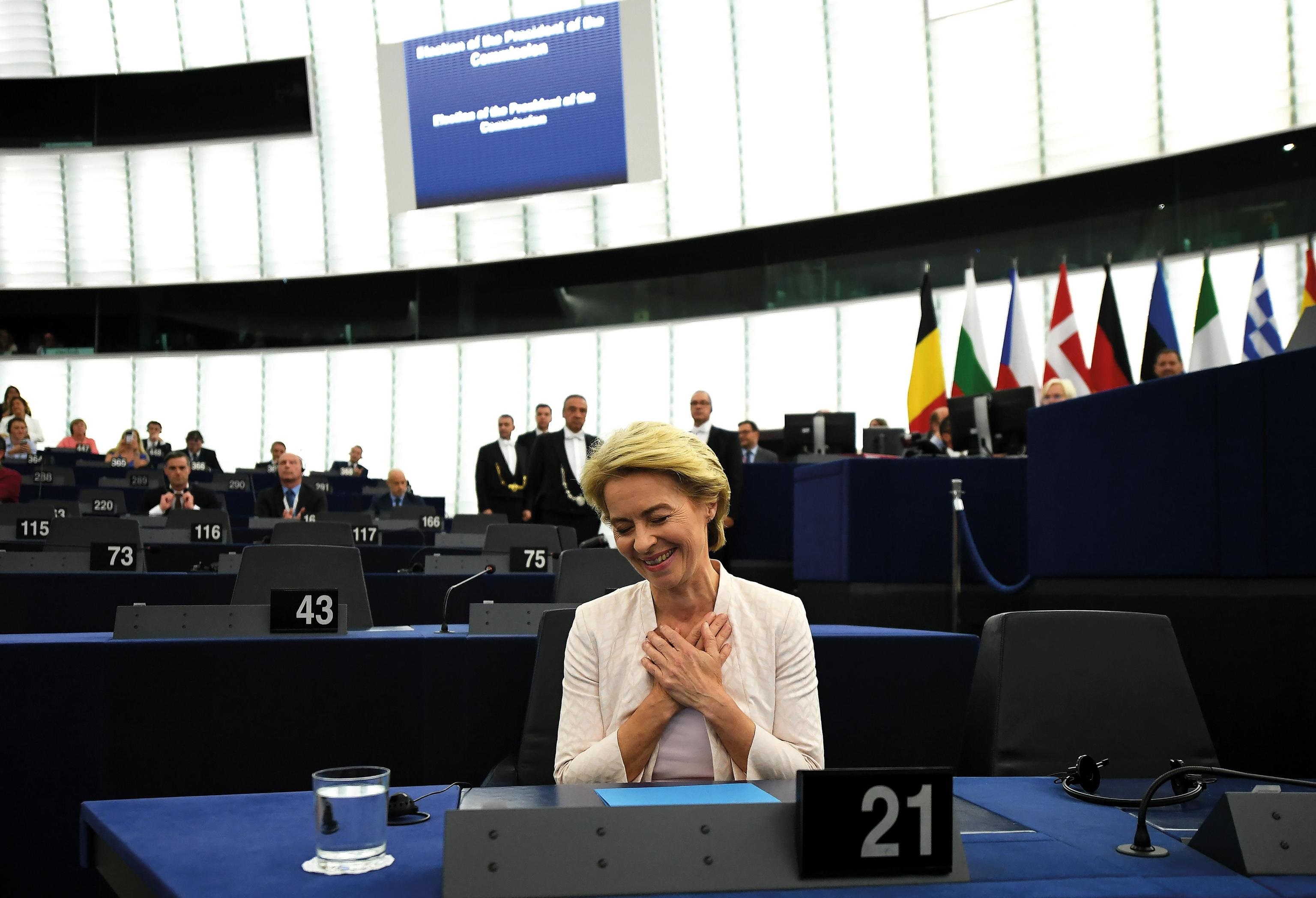 Ursula Von Der Leyen, 16 luglio: l'ex ministro della difesa tedesco viene nominato presidente della Commissione Europea a Strasburgo