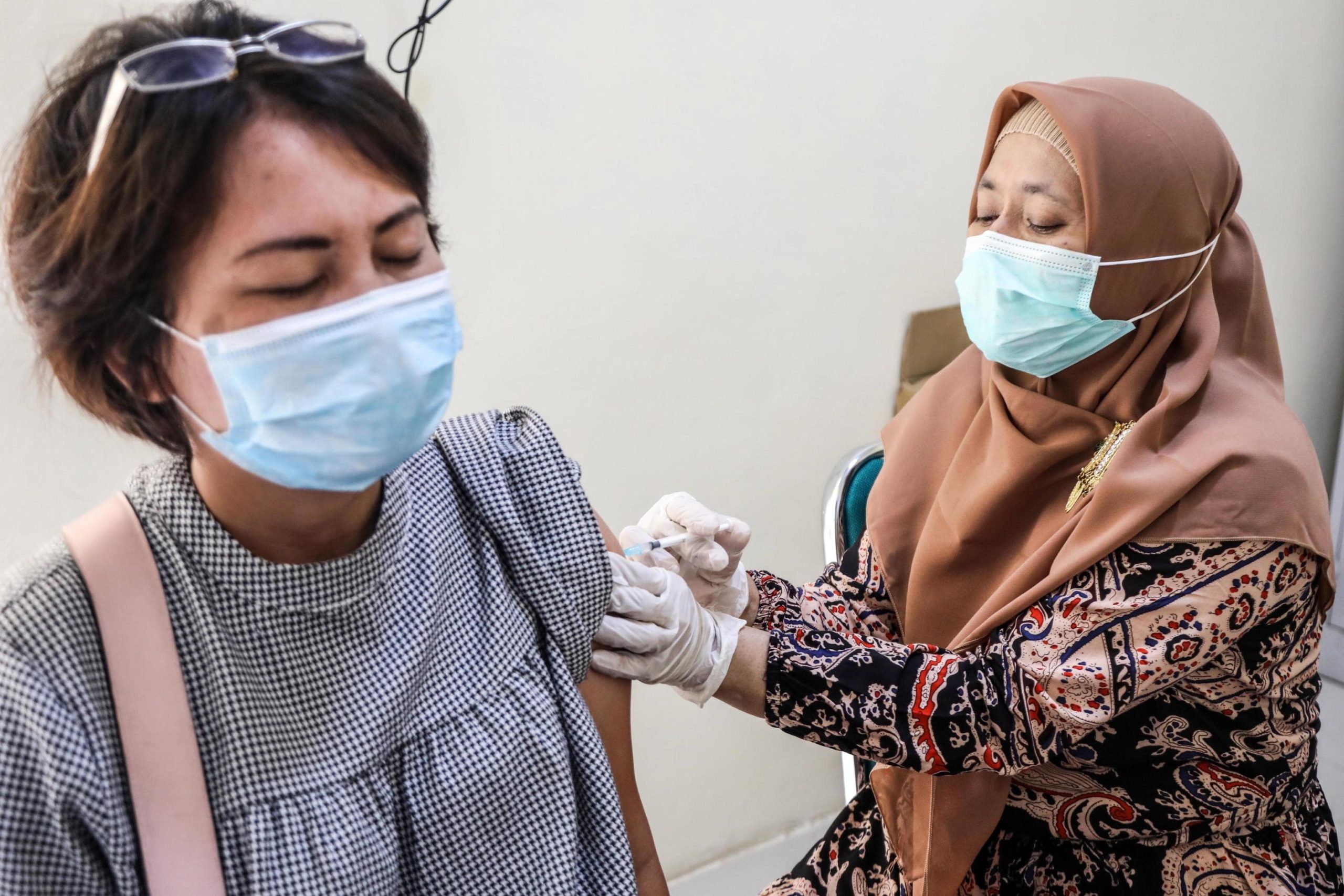 Continuano le vaccinazioni in Indonesia, uno dei paesi asiatici più colpiti dal SARS-CoV-2