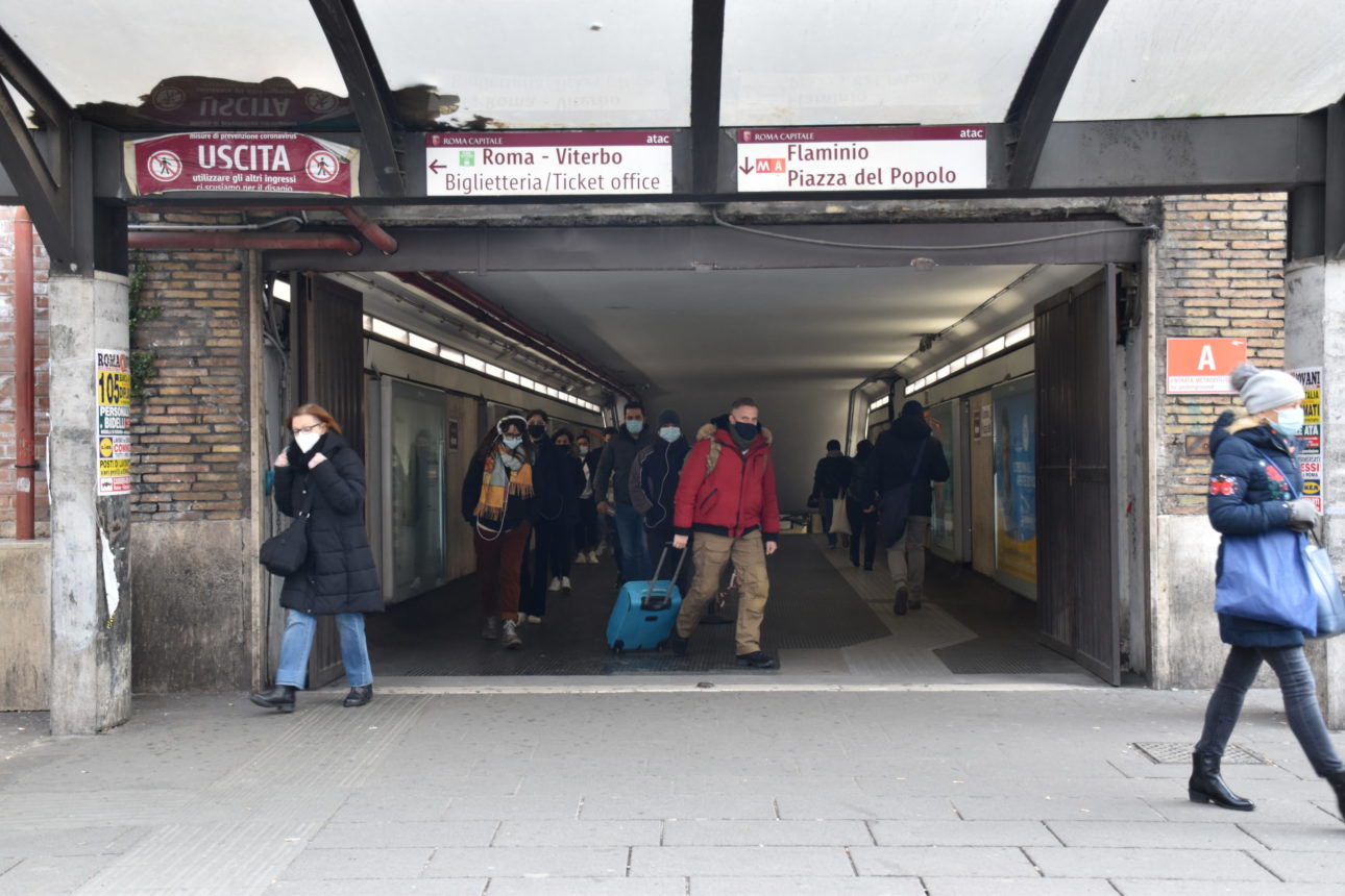 Uscita della Metro linea A Flaminio adiacente alla stazione ferroviaria Roma Nord Uscita della Metro linea A Flaminio adiacente alla stazione ferroviaria Roma Nord