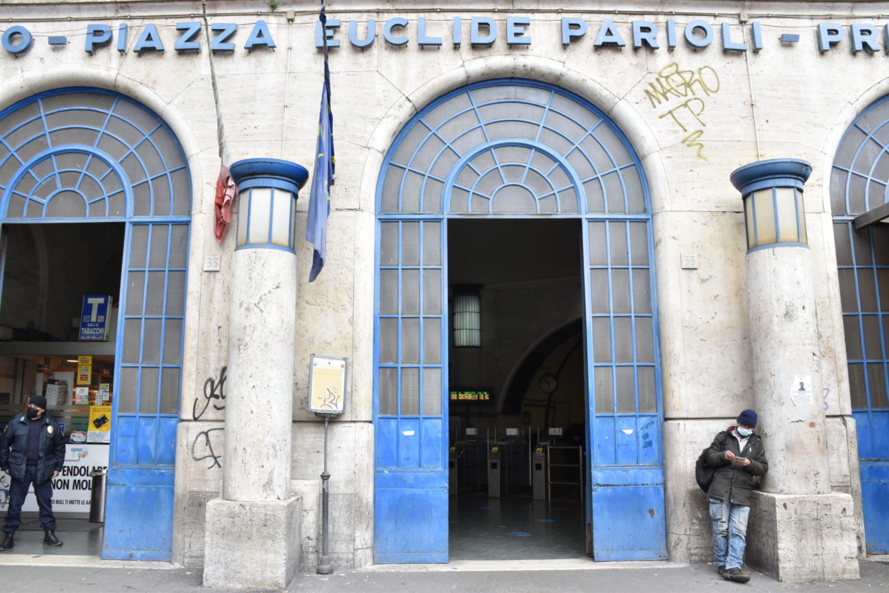 Ingresso stazione ferroviaria Roma Nord a Piazzale Flaminio Ingresso stazione ferroviaria Roma Nord a Piazzale Flaminio