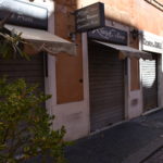 Serrande abbassate per molti ristoranti in Borgo Pio