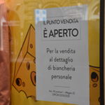 Un negozio aperto di intimi su Via Ottaviano