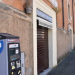 Negozi di souvenirs chiusi in Via della Conciliazione