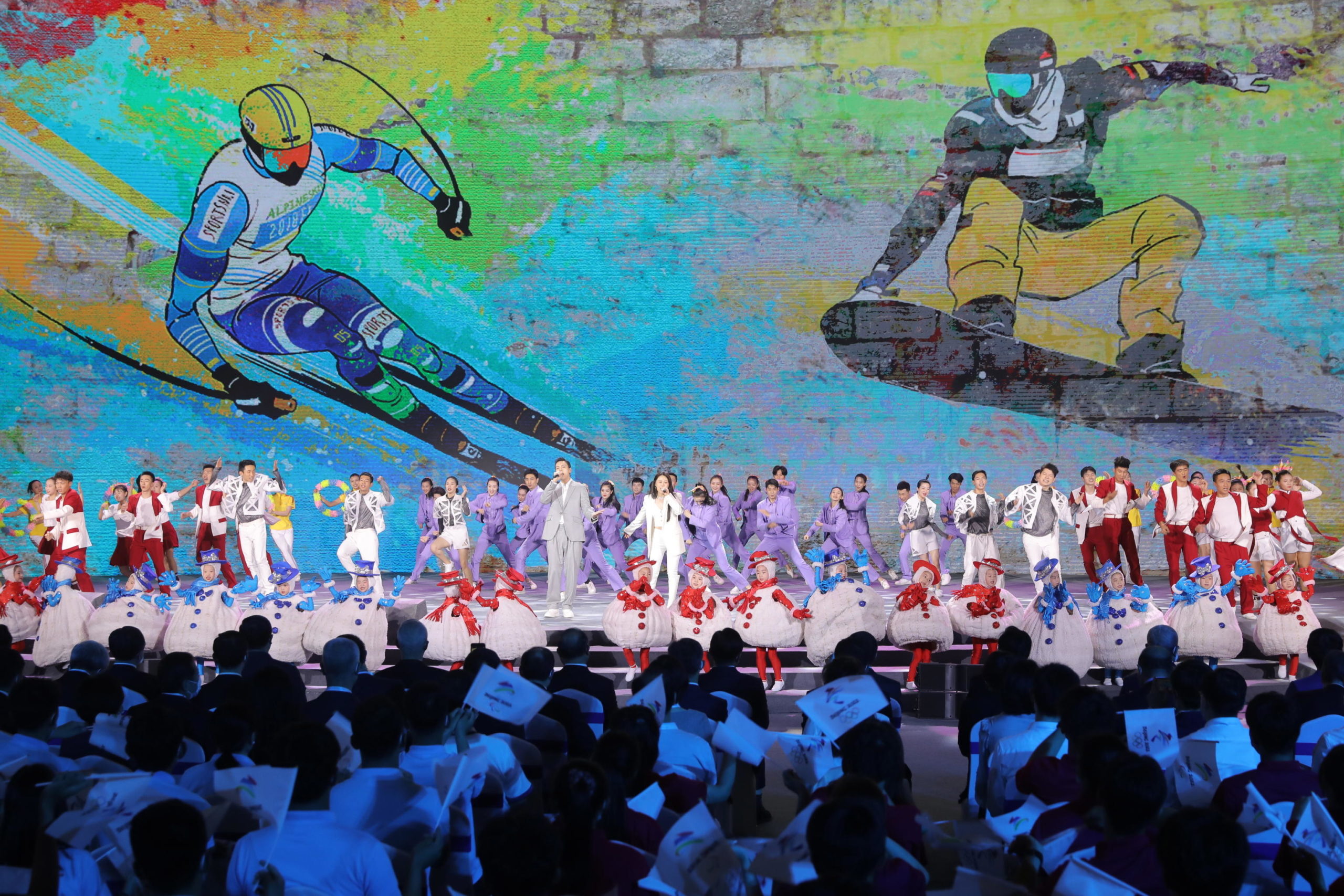 Coreografie con ballerini e cantanti alla presentazione Coreografie con ballerini e cantanti alla presentazione