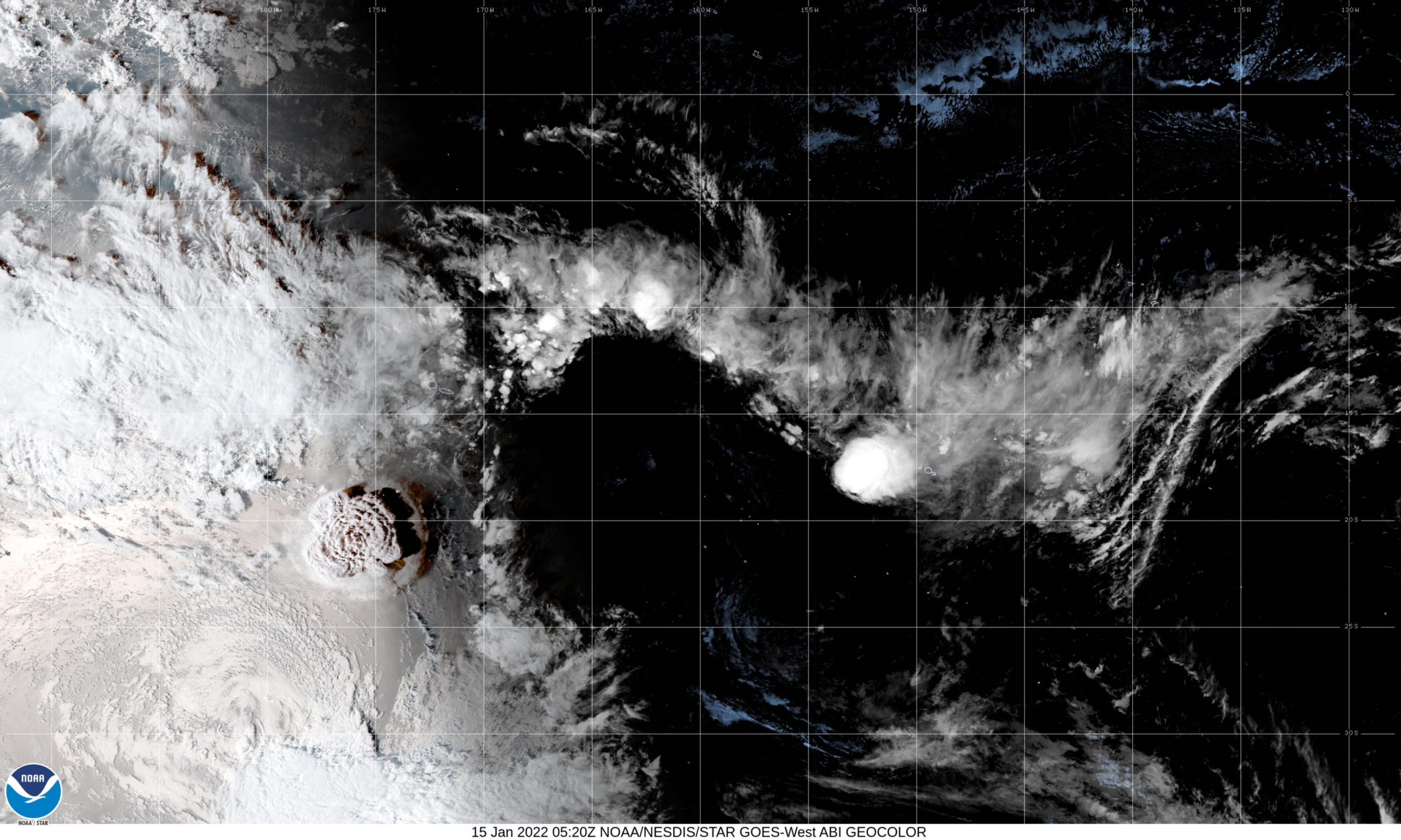 Un'immagine satellitare mostra l'eruzione del vulcano Hunga Tonga-Hunga Ha'apai