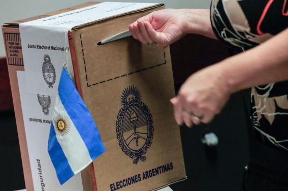 La votazione per le elezioni presidenziali in Argentina