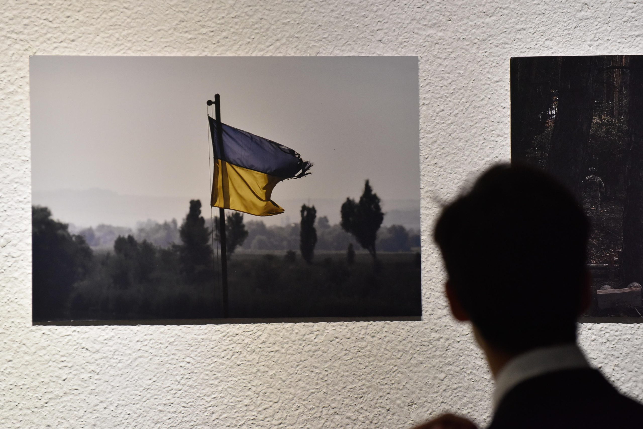 L’Uruguay ricorda i due anni dell’invasione russa in Ucraina con una mostra fotografica a Montevideo