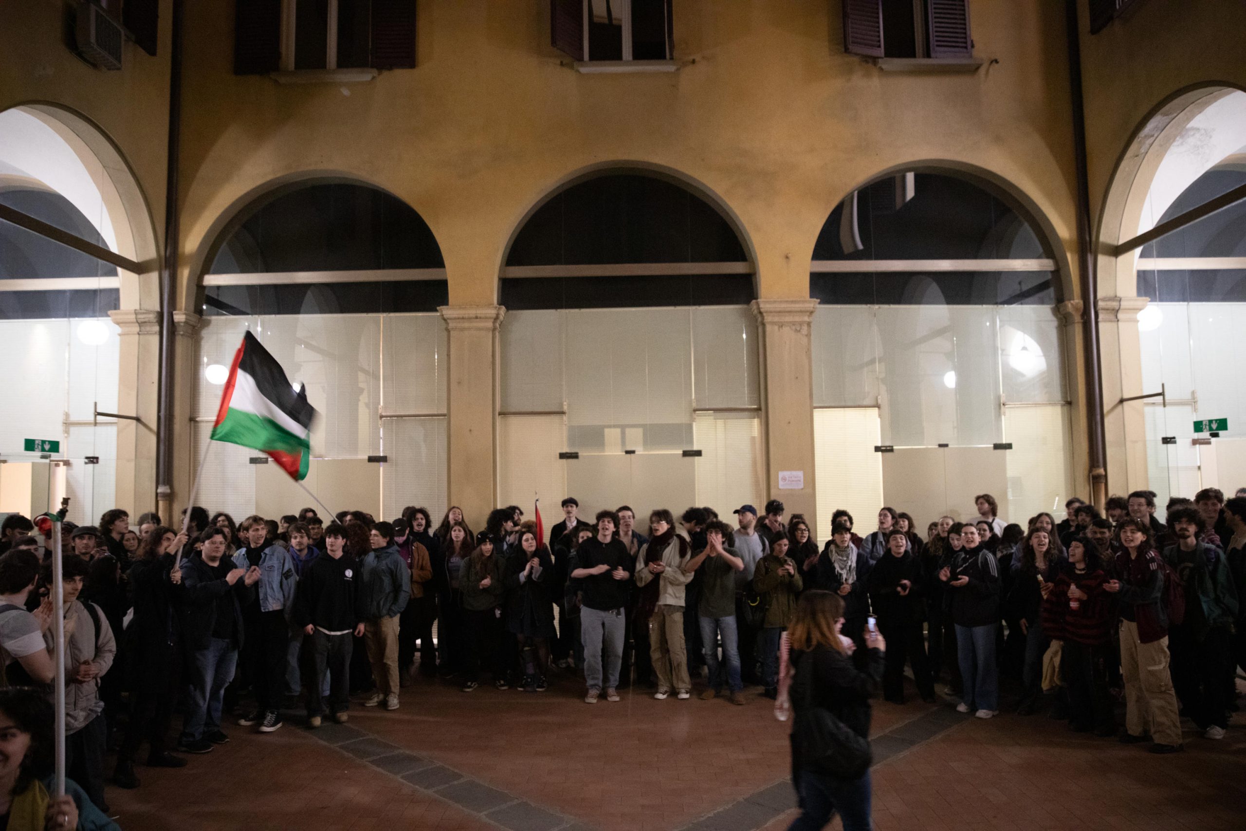 I manifestanti occupano l'Università di Bologna, per l'apertura dell'anno accademico.