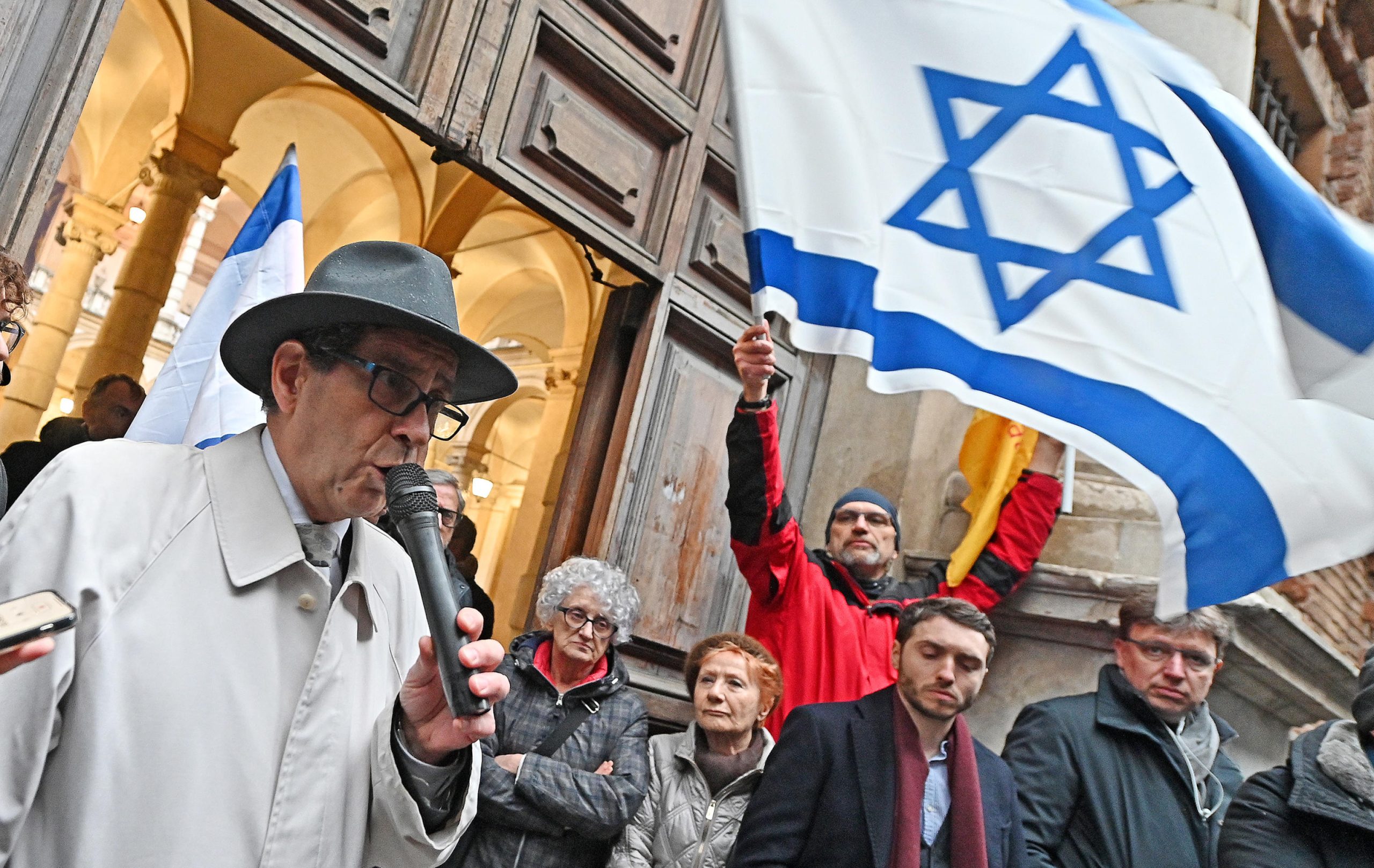 Presidio della comunità ebraica davanti al rettorato dell'Università di Torino