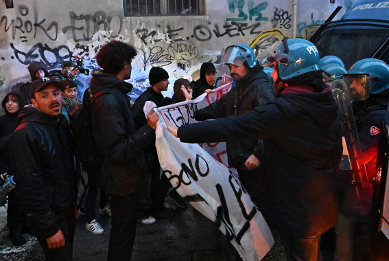 Manifestanti del corteo pro Palestina a Torino fermati dalle forze dell'ordine
