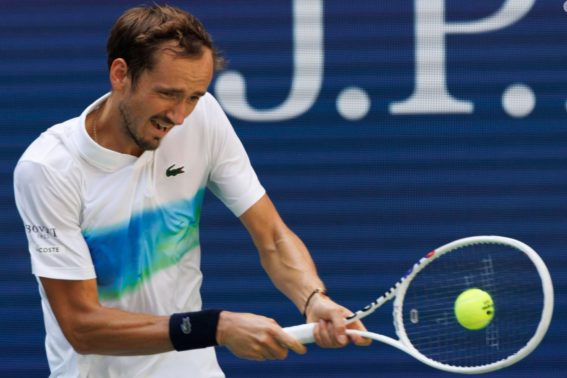 Daniil Medvedev durante l'ottavo di finale vinto contro Borges. Il russo è il numero 5 del ranking ATP | foto Ansa